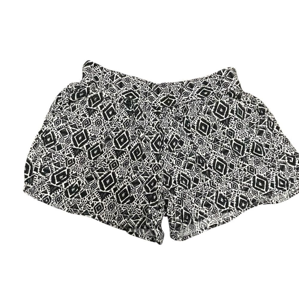 Mudd Geometric Loose Fit Baggy Shorts Cream And Black Size 14.5